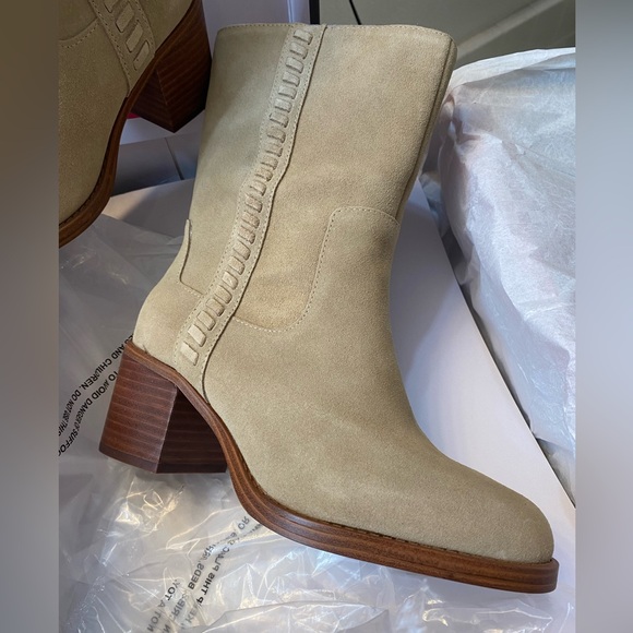 Boots - Picture 5 of 6